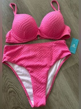 NWT Cupshe Women's Pink Textured Underwire   2 Piece Bathing Suit Medium